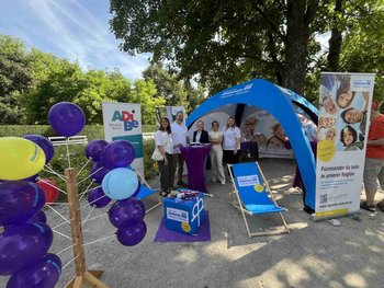 Der Stand der Regionalen Diakonie Oberhessen auf der Selbsthilfe-Meile - Bild vergrößern Der Stand der Regionalen Diakonie Oberhessen auf der Selbsthilfe-Meile